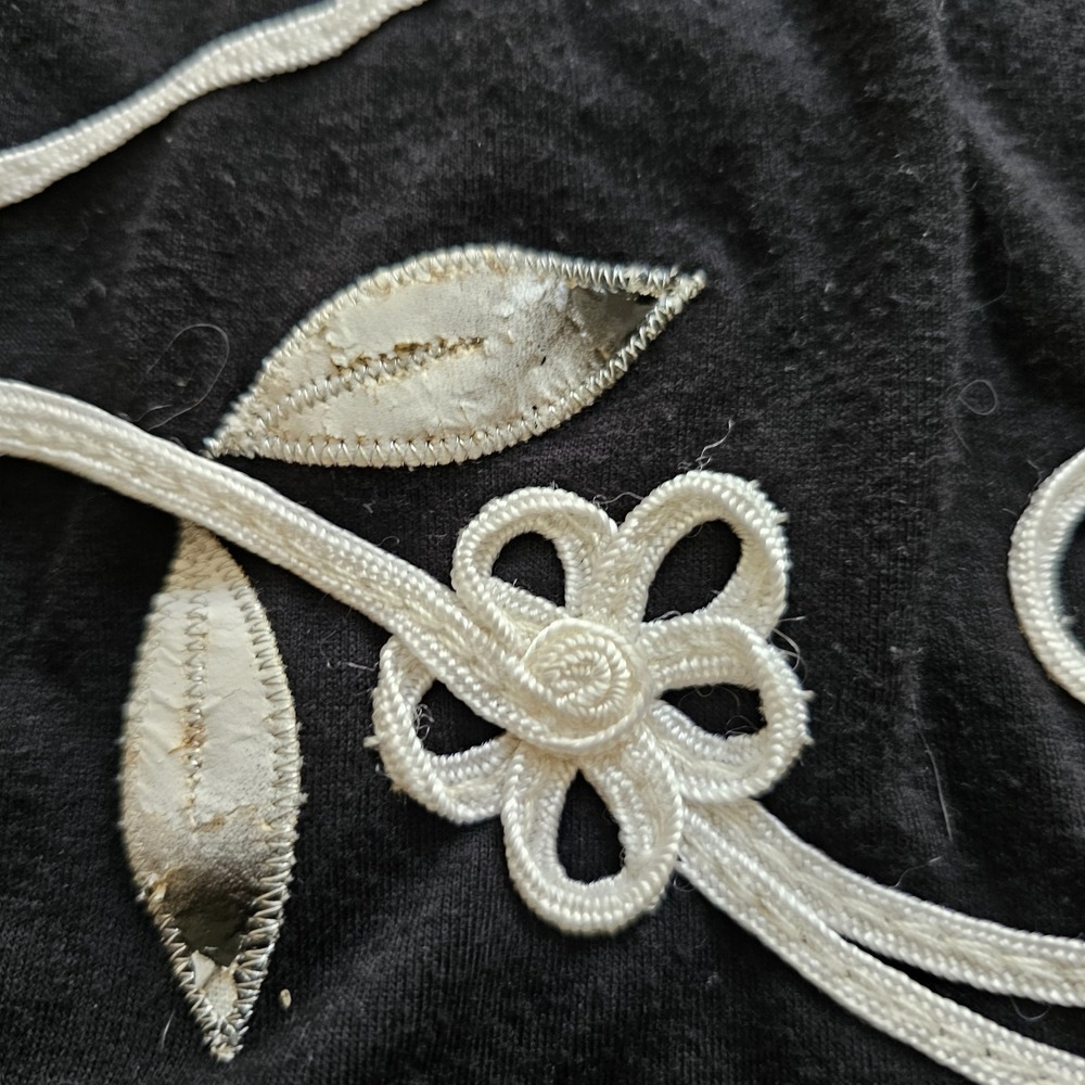Lauren Michele ladies Black With White Applique Floral Designs, Cap Sleeves. Med - Picture 6 of 7